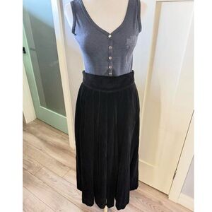 Vintage Laurel Escada Elegant Black Velvet Velour Pleated Maxi Skirt